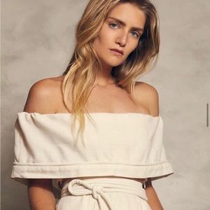 Coolrated MIAMI Off the shoulder Ivory top